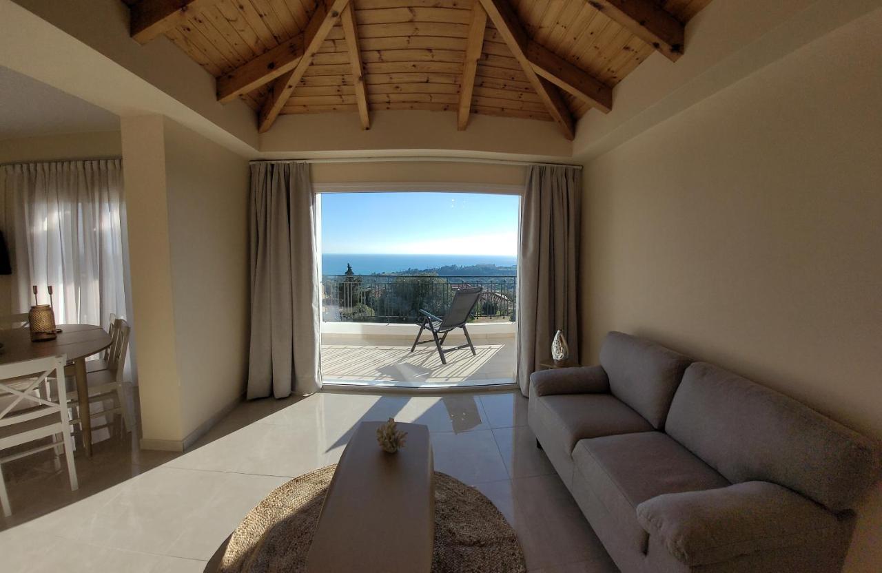 Evangelia's - 3 Bedroom Sea View *